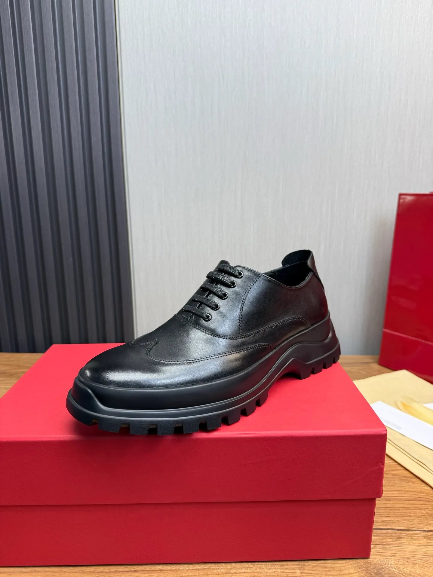 Men's shoes 💰880💰 Ferragamo. [Ferragamo] Men's Loaf leather shoes, the latest hot style, 1:1 original purchase quality, top quality, imported open-edge beaded cowhide leather on the upper, hand-made three-dimensional stitching highlights the round toe design, the inner feet are made of imported cowhide, with original wear-resistant rubber outsole, matching code 39-44, (38, 45 custom-made, non-refundable)